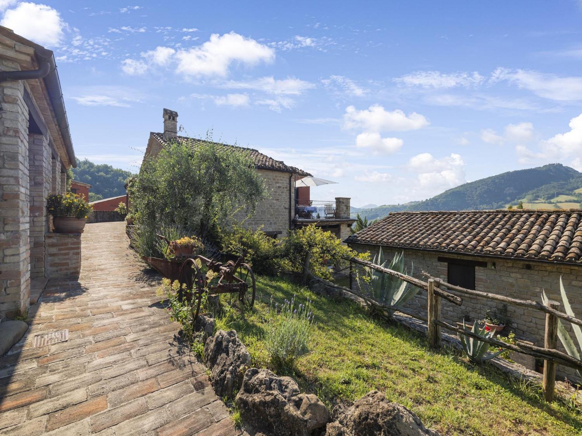 Gorgeous Apartment With Pool Near Sibillini Mountains Monte San Martino Buitenkant foto